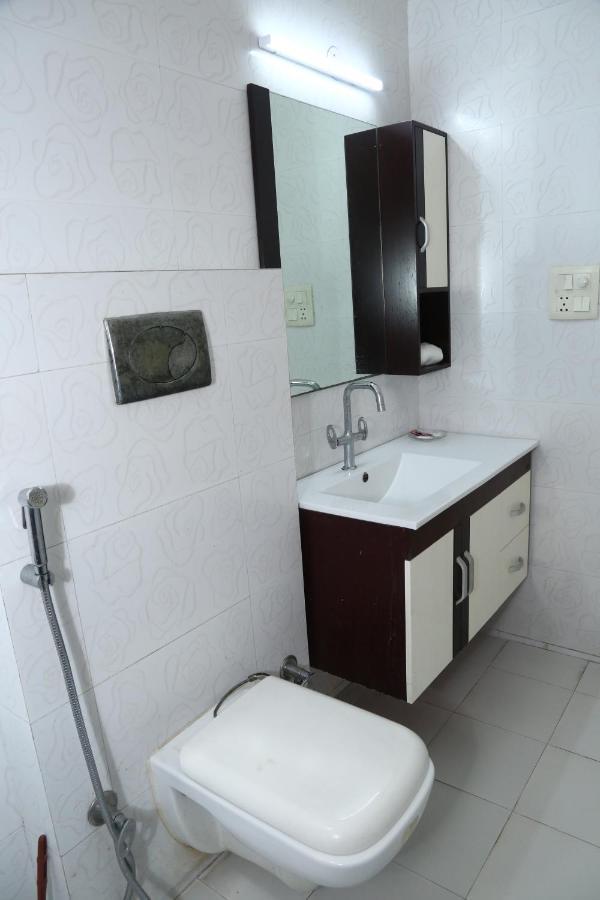 J P Residency Hotell Greater Noida Eksteriør bilde